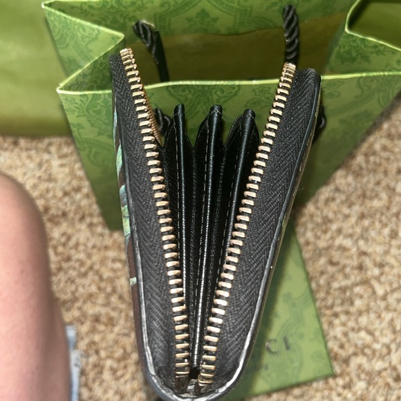 Gucci Tropical Bird continental wallet tropical bird scene 7.5 x 4.25 x 1  EUC - Picture 14 of 14